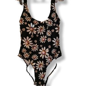 No Boundaries Size Medium Daisy Print 1 Piece Swimsuit